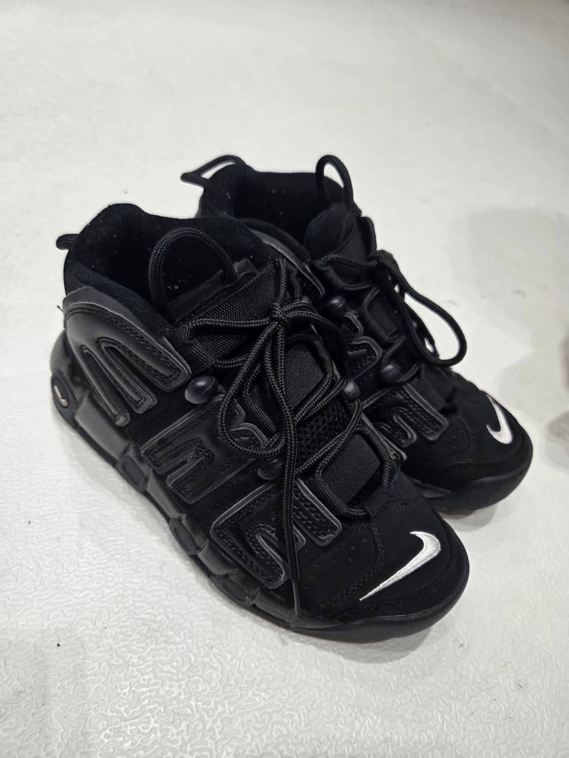 슈프림x나이키 에어모어 업템포 올블랙(235) 상품이미지3