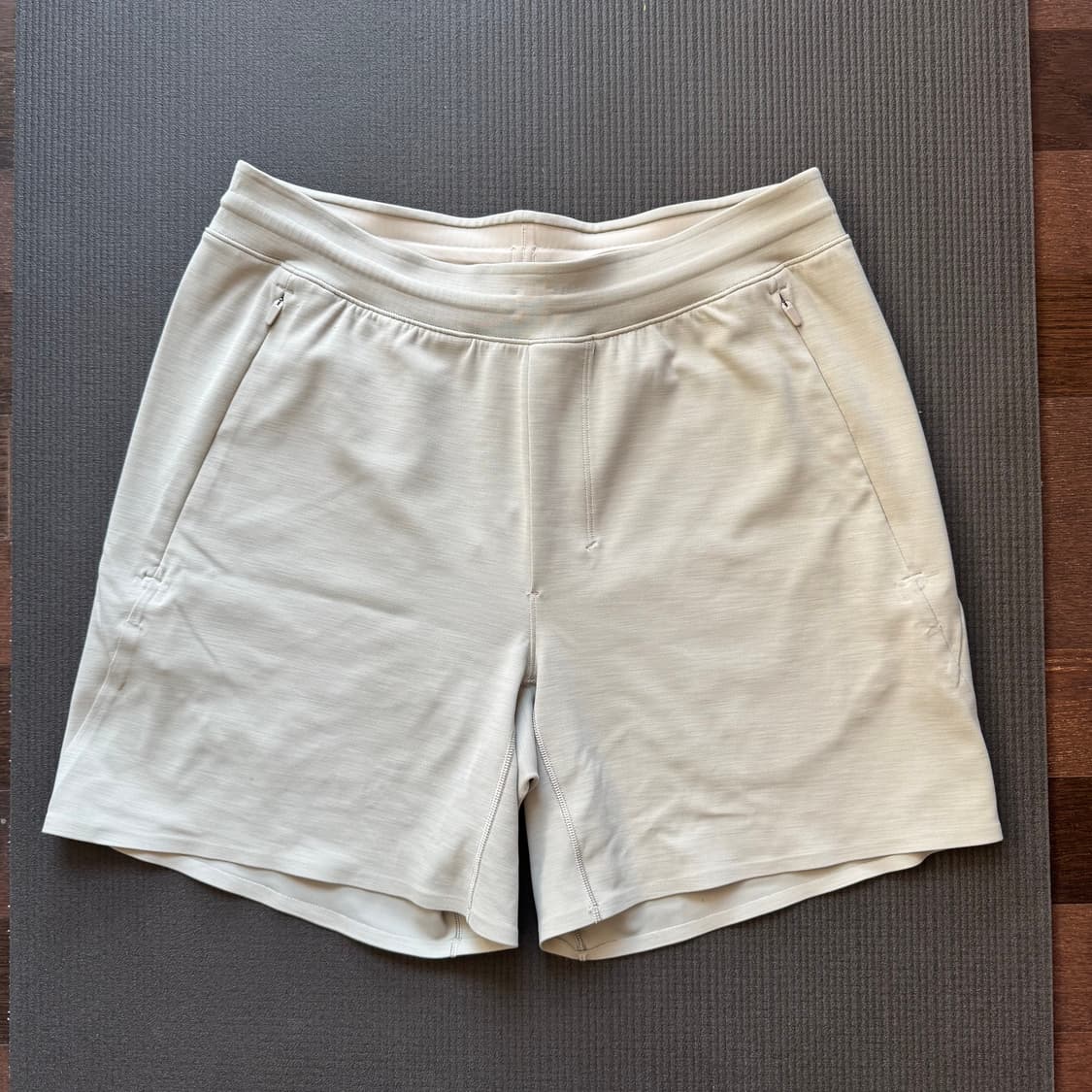 룰루레몬 밸런스 쇼츠 6인치 남성 m 사이즈 판매합니다. 상품이미지1