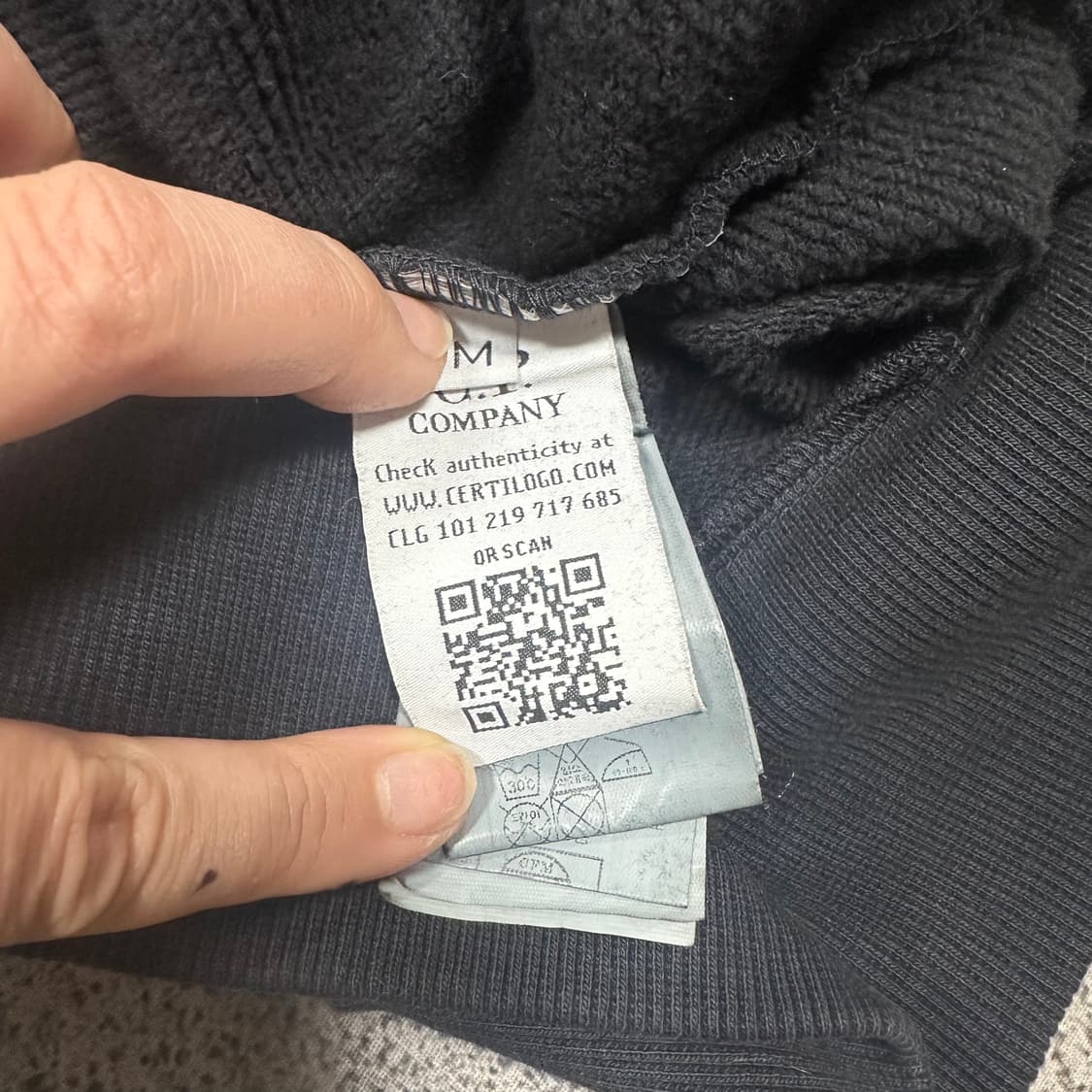 ✨ (바배) CP 컴퍼니 20ss 포켓 렌즈 블랙 맨투맨  상품이미지5