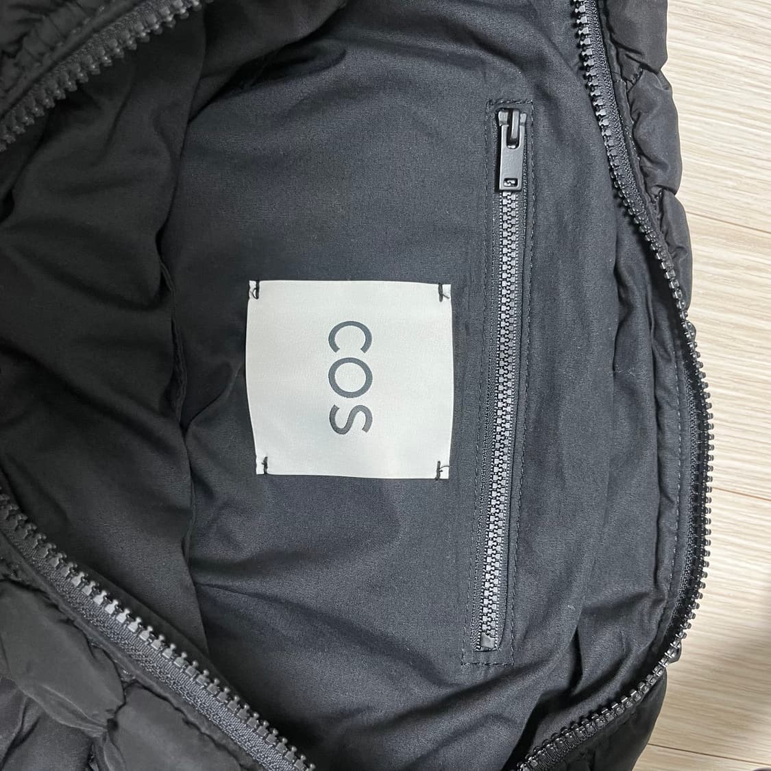 COS 코스 퀼티드 오버사이즈 숄더백 블랙 상품이미지2