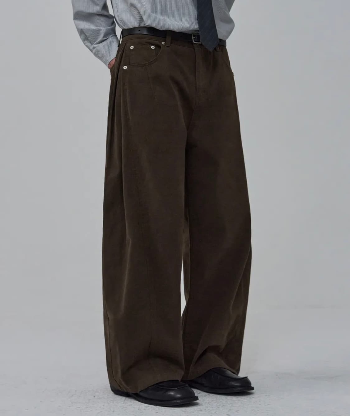 아워데이즈 사이드 턱 워시드 코튼 치노 팬츠 브라운 상품이미지1
