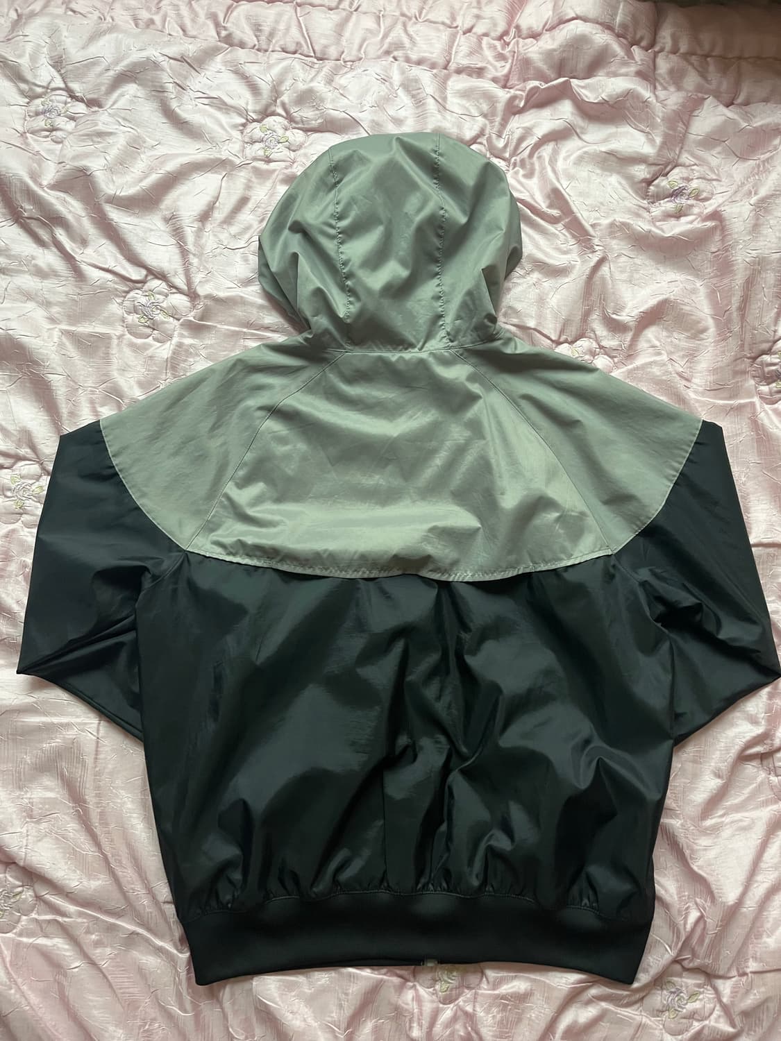 나이키 카키 바람막이 M 상품이미지3