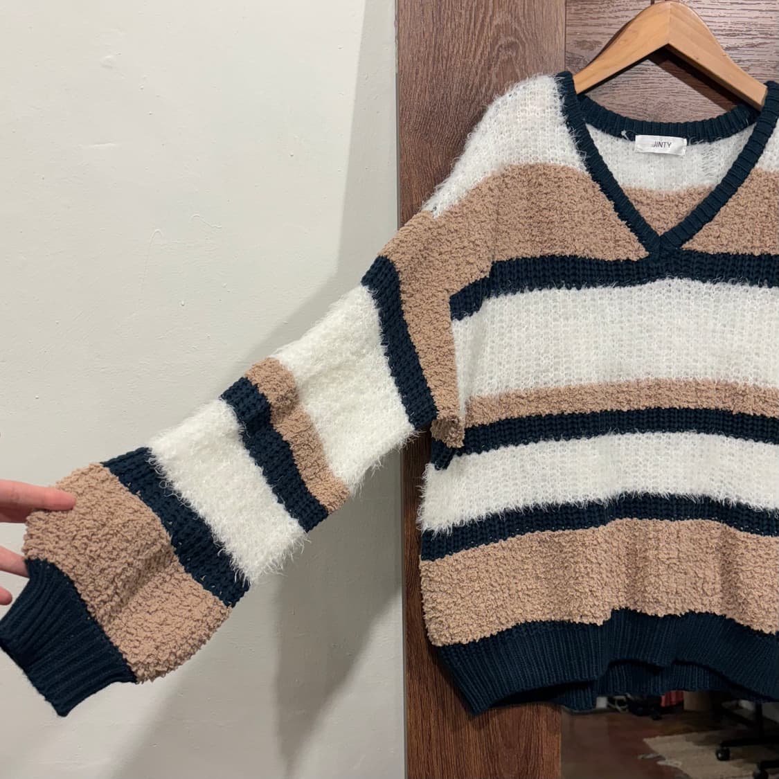 일본 빈티지 루즈핏 브이넥 배색 스트라이프 퍼 니트 상품이미지5