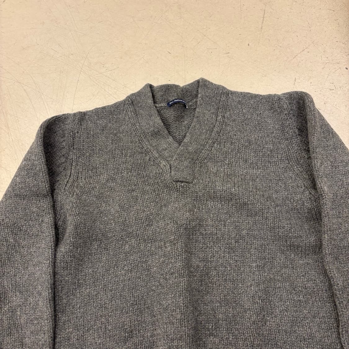 이스트하버서플러스 브이넥 그레이 스웨터 상품이미지2