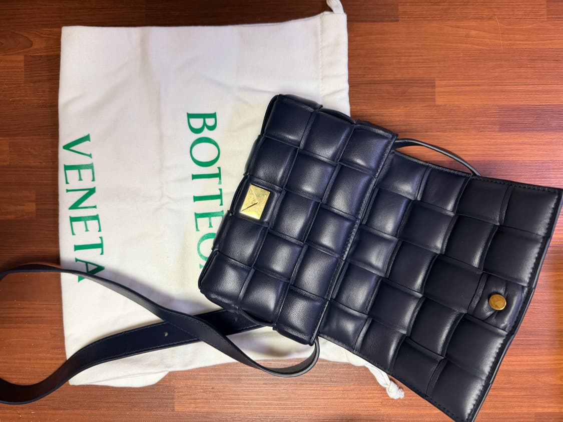 보테가베네타 패딩 카세트백 상품이미지3