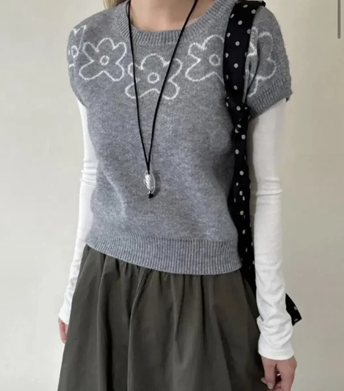 플라워 울 니트 반팔 (그레이) 상품이미지1