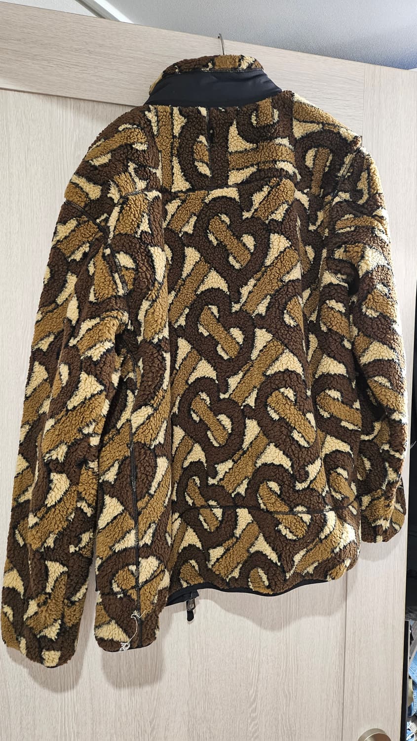 [50(100~105)] 버버리 TB 모노그램 패턴 브라운 후리스 자켓 상품이미지2