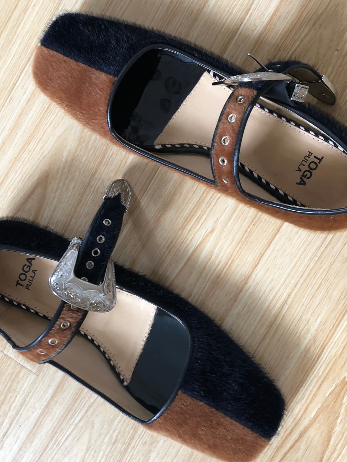 Toga Pulla 퍼 버클 메리슈즈 상품이미지8