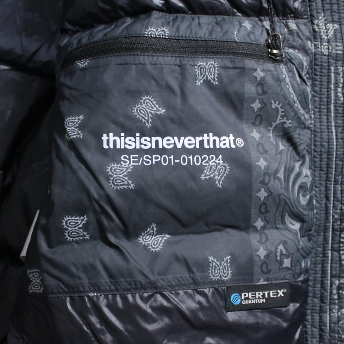 2021 thisisneverthat® 디네뎃 밴다나 다운 블랙 패딩 상품이미지6