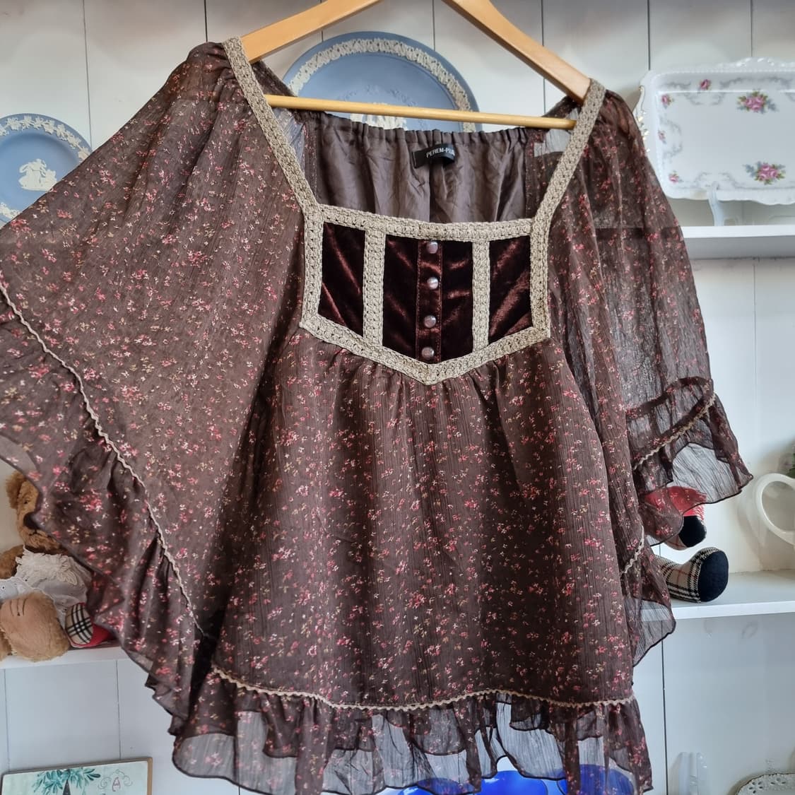 케이프 망또형 쉬폰 플라워 블라우스 상품이미지2