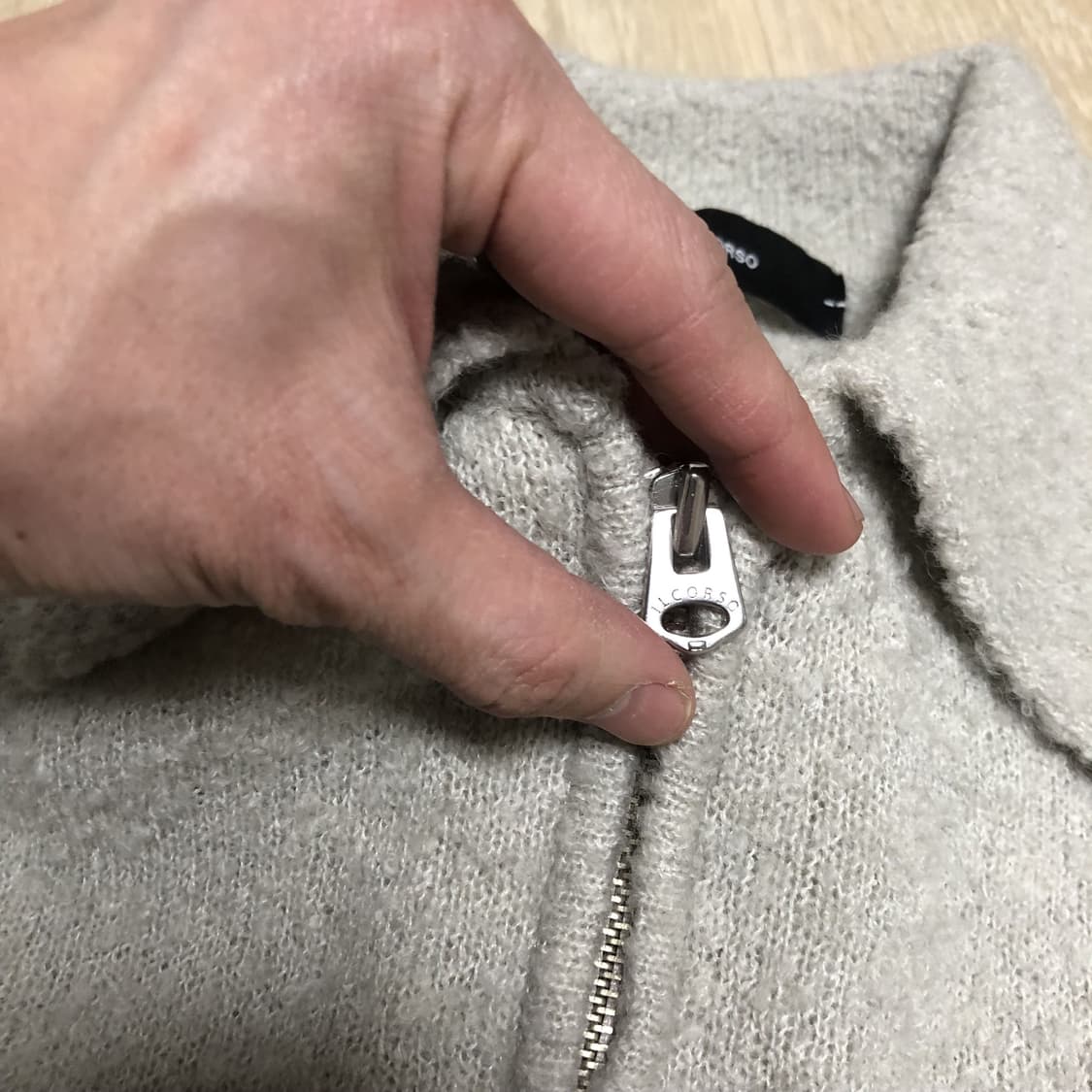 (110) 일꼬르소 IL CORSO 라이트그레이 오버핏 하프 집업 니트 상품이미지3