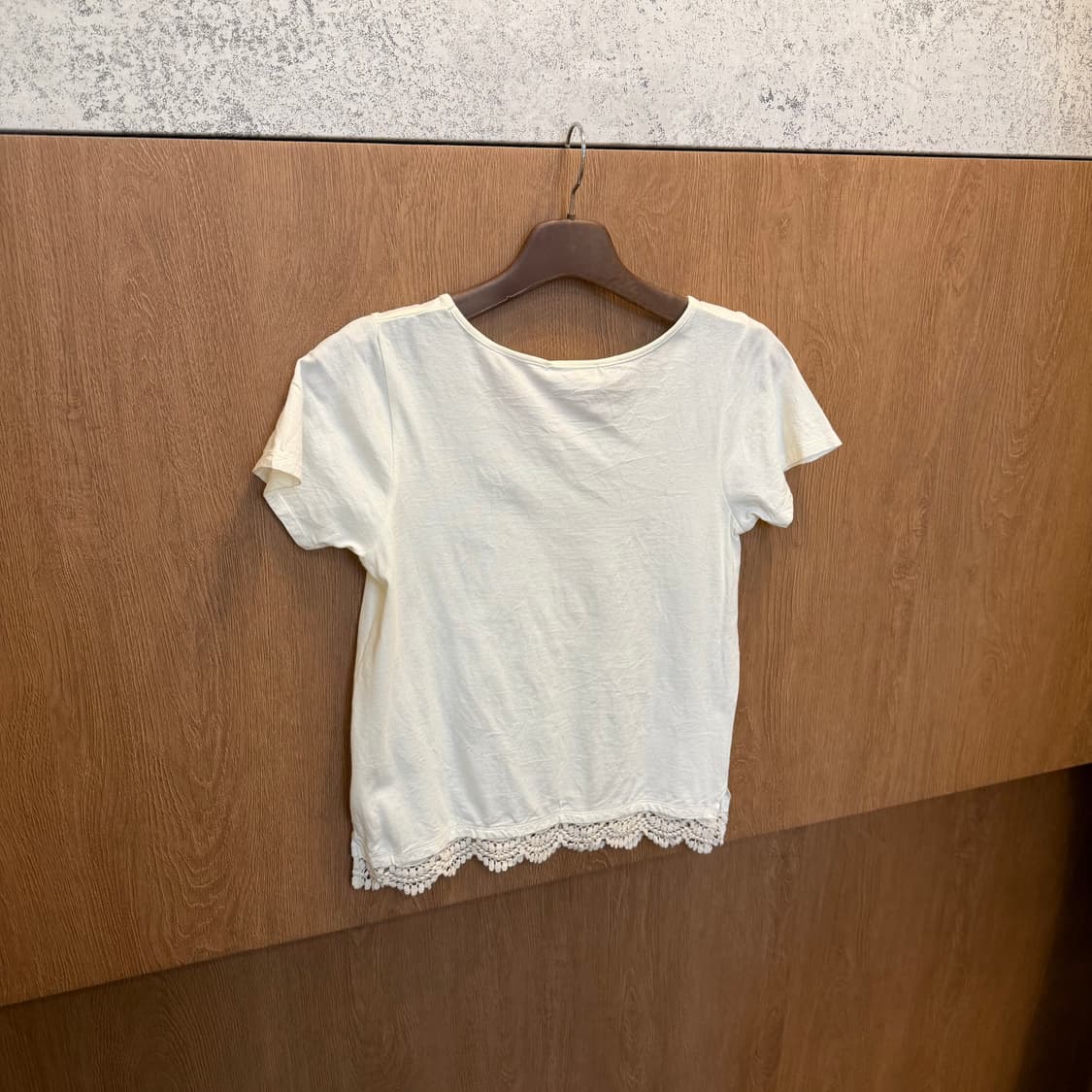 빈티지 라운드넥 코튼 반팔 티셔츠 레이스 밑단 디테일 아이보리 상품이미지2