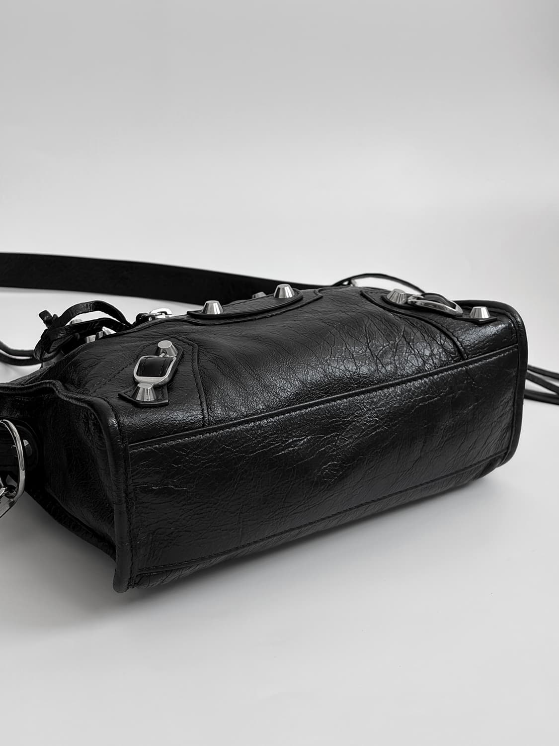 발렌시아가 시티백 로고 미니 판매합니다. 상품이미지8