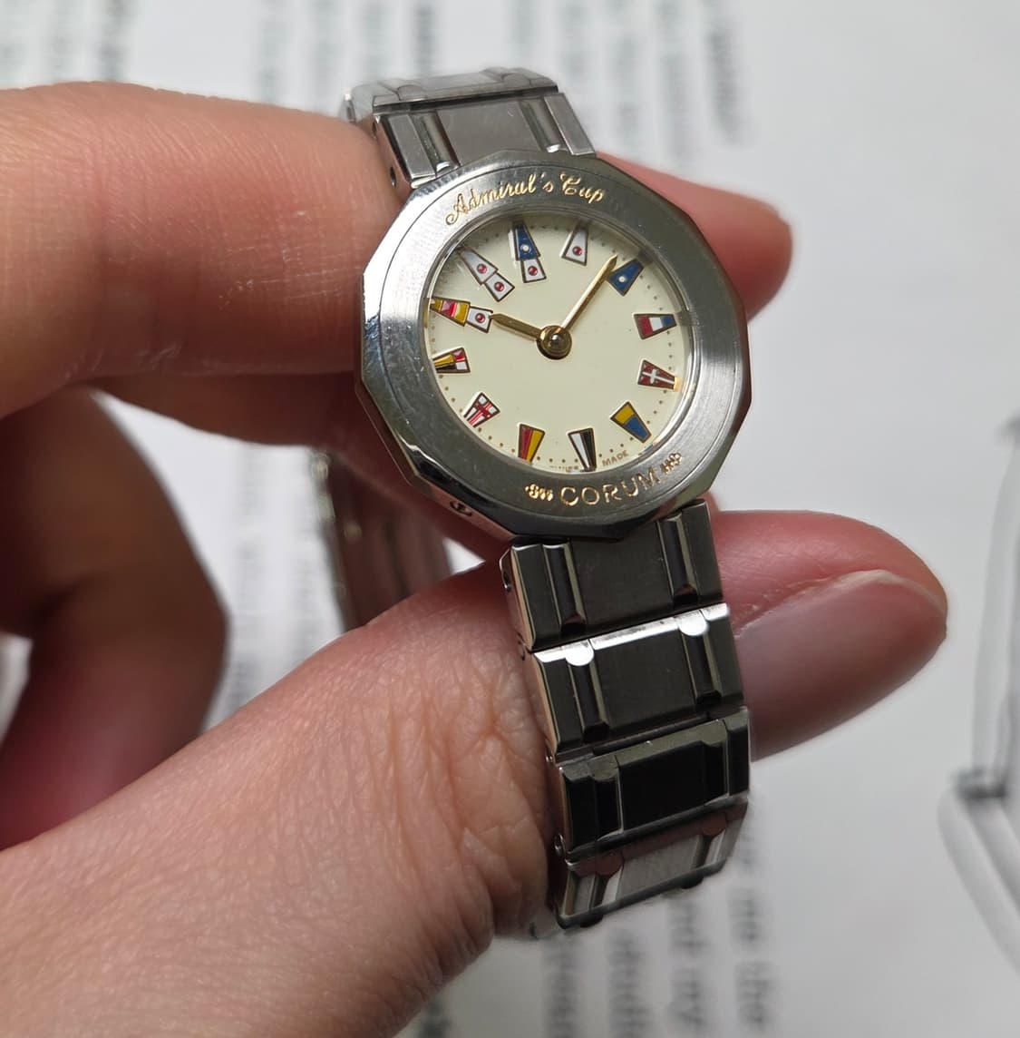 코럼(CORUM) 어드미럴스 컵 만국기 요구르트판 여성용 쿼츠 브레이슬릿 상품이미지4