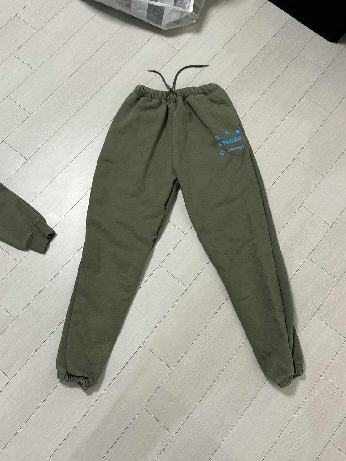 아이앱 x 헬리녹스 맨투맨 바지 세트 상품이미지7