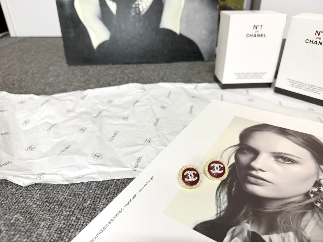 샤넬 CC 포인트 크리스탈 레드 이어링 상품이미지9