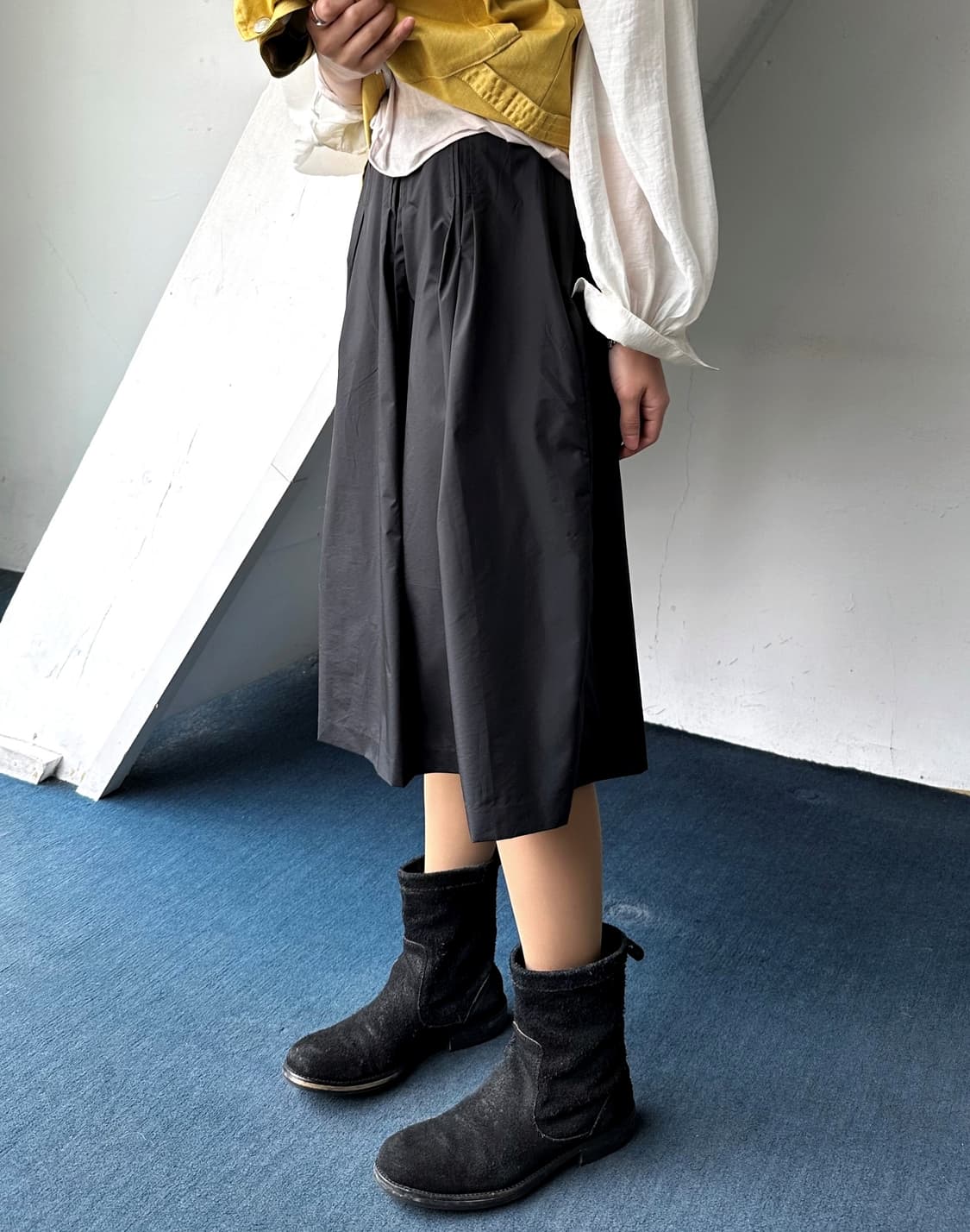 Washed fabric design tuck pleated  skirt 상품이미지3