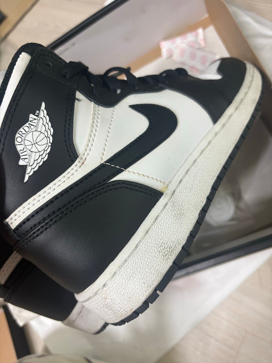 조던 1 레트로 하이 OG 블랙 화이트 2014 GS 235  상품이미지8