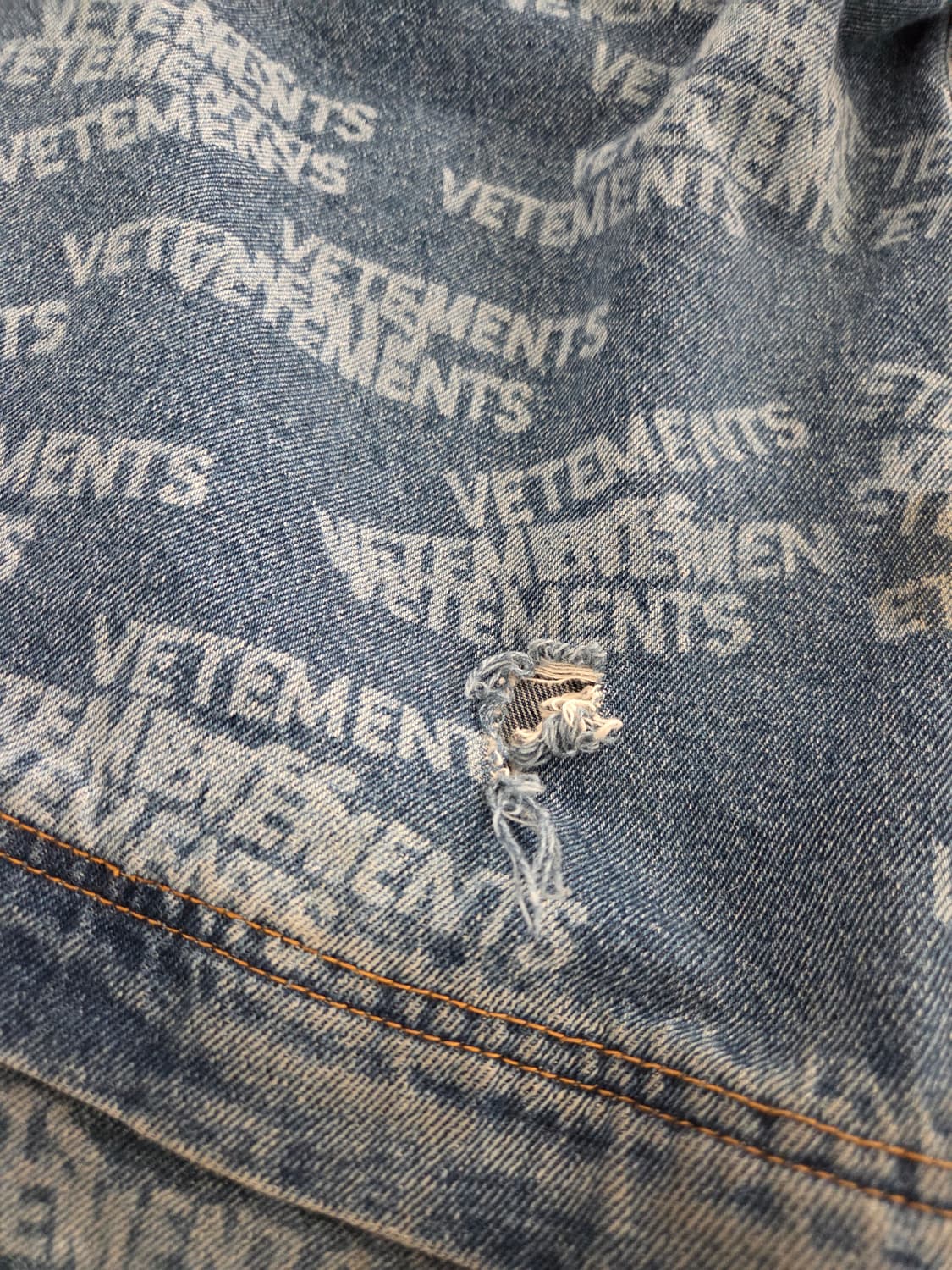 ​[VETEMENTS] All-Over Logo Multi-Pocket 상품이미지5