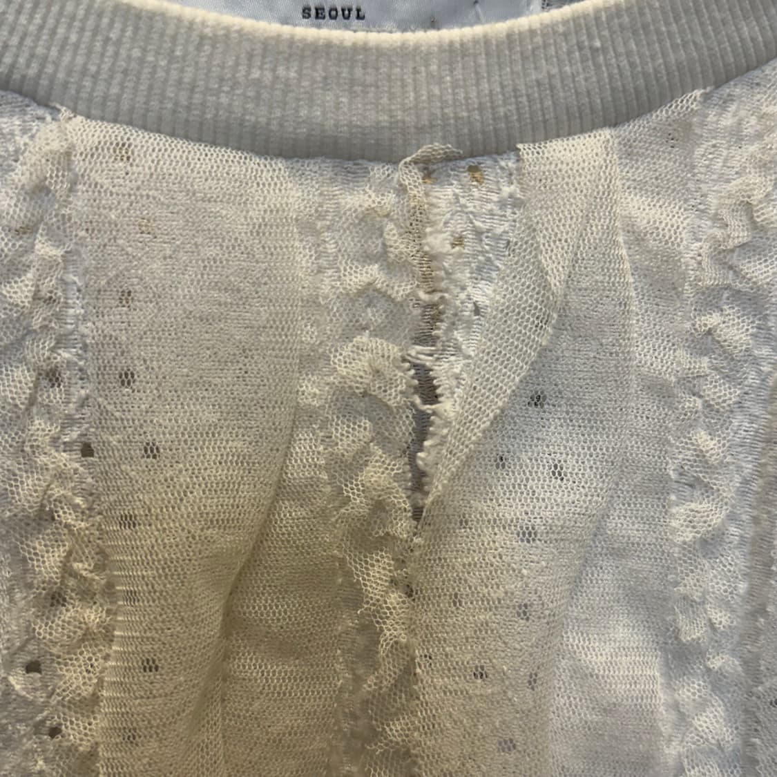 빈티지 라운드넥 니트 레이스 프릴 패널 디테일 루즈핏 아이보리 상품이미지8