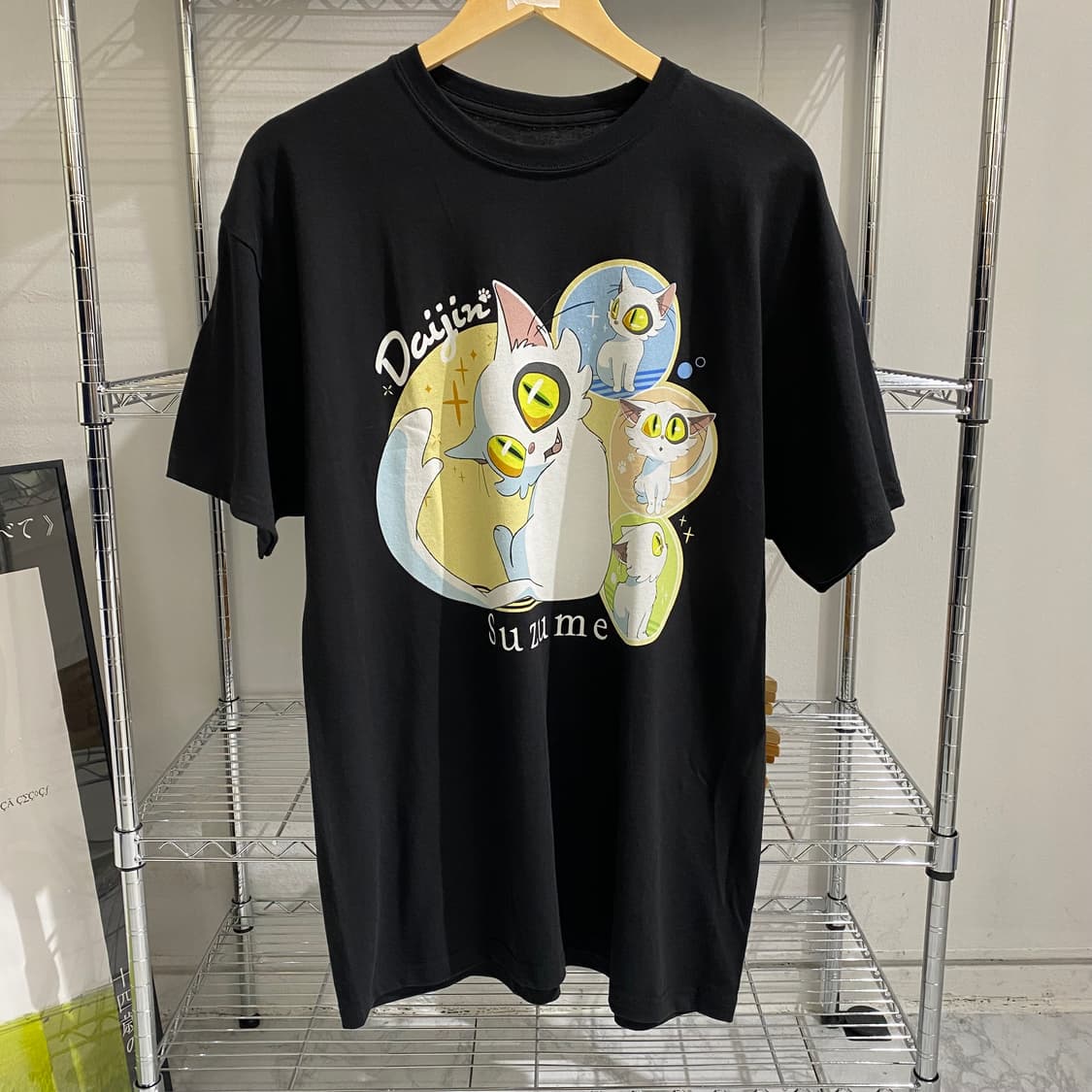 스즈메의 문단속 다이진 오피셜 애니메이션 티셔츠 상품이미지1