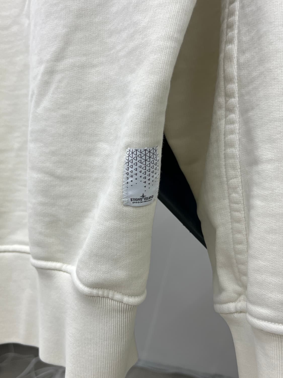 스톤아일랜드 23SS 쉐도우 프로젝트 와펜 맨투맨 상품이미지6