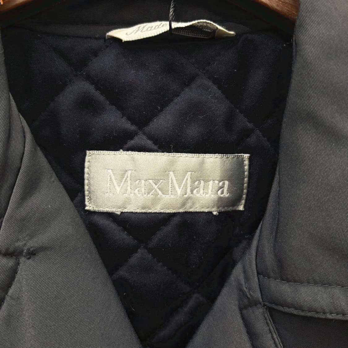 막스마라 패디드 라이더 자켓 D링 스트랩 퀄팅 안감 디테일 차콜 그레이 상품이미지7