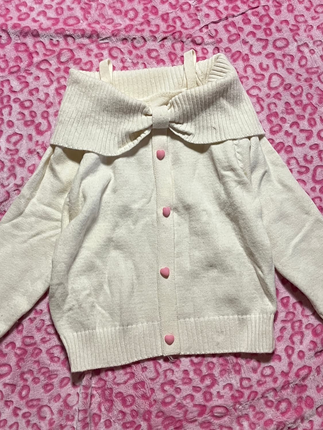 캔디 하트단추 리본 오프숄더 니트  상품이미지1