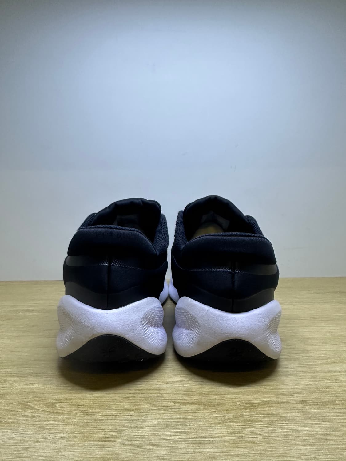 나이키 우먼스 레볼루션7 러닝화 250 상품이미지4