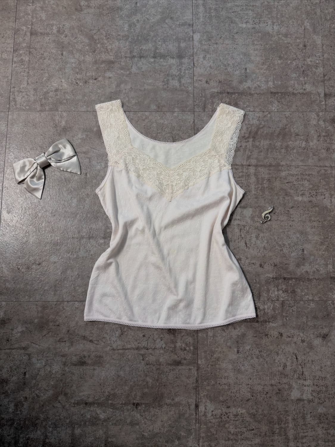 버튼 넥 퍼프 슬리브 니트 원피스 (+레이스 이너) 상품이미지10