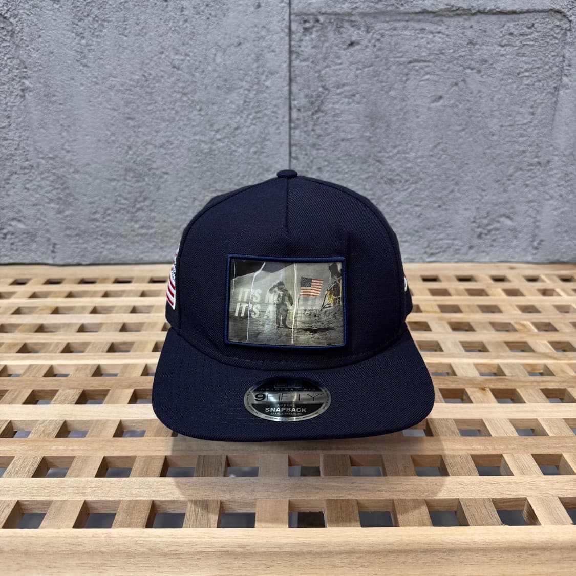 뉴에라 x ISA 홀로그램 9fifty 캡 상품이미지2