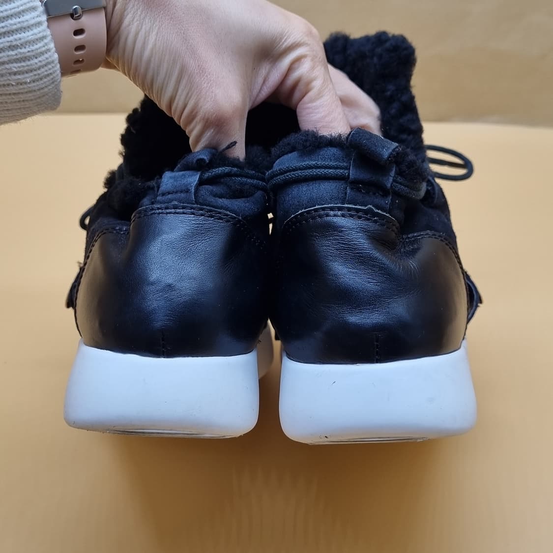 UGG 어그 안감털 운동화 실사이즈225 상품이미지4