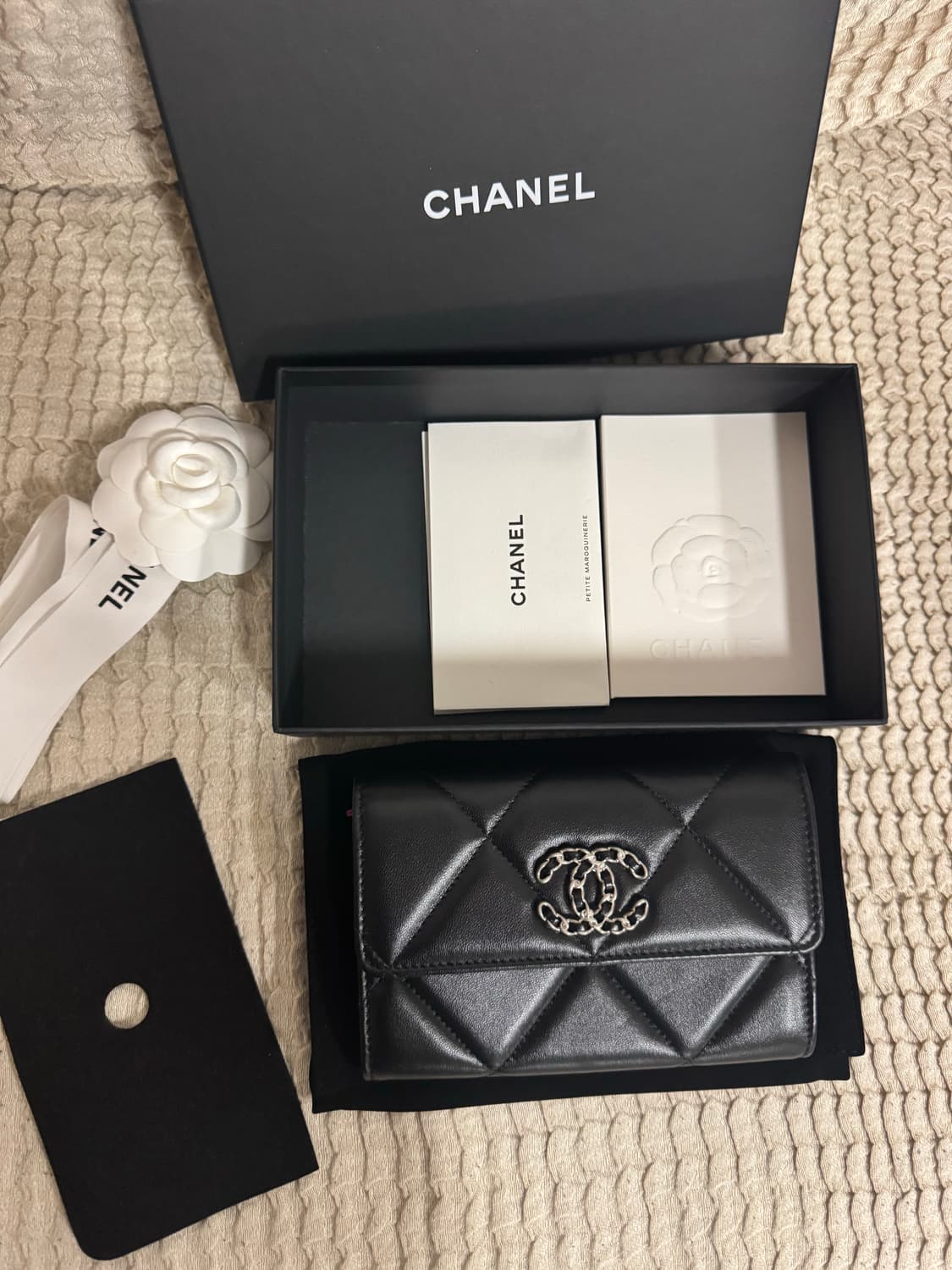 샤넬19 플랩 블랙 중지갑 미사용 새상품 상품이미지2