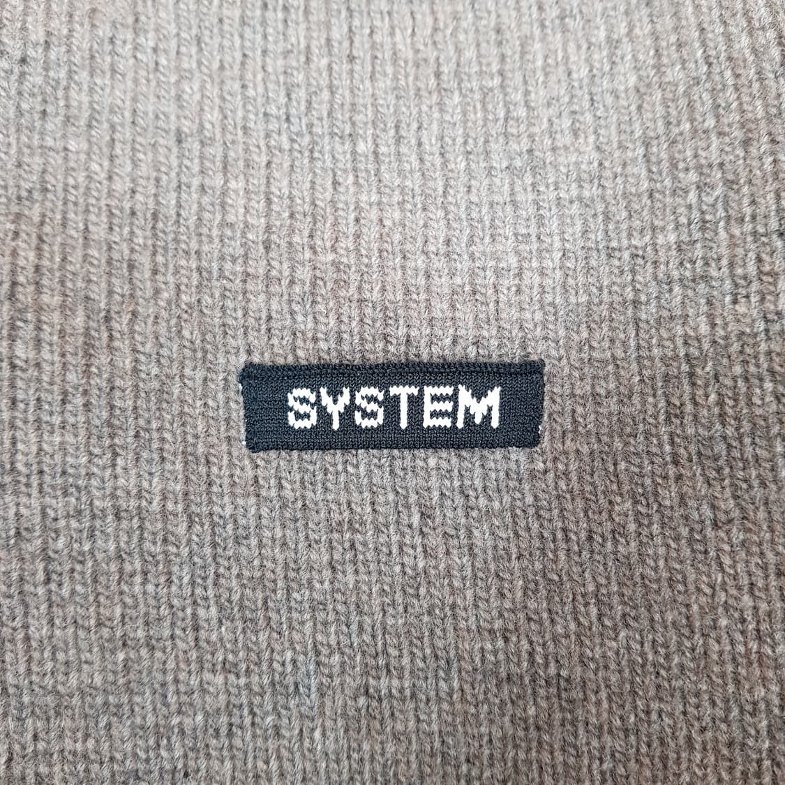 한섬 시스템 2024 울 블렌드 백버튼 크롭 니트 88-98-165사이즈 상품이미지5