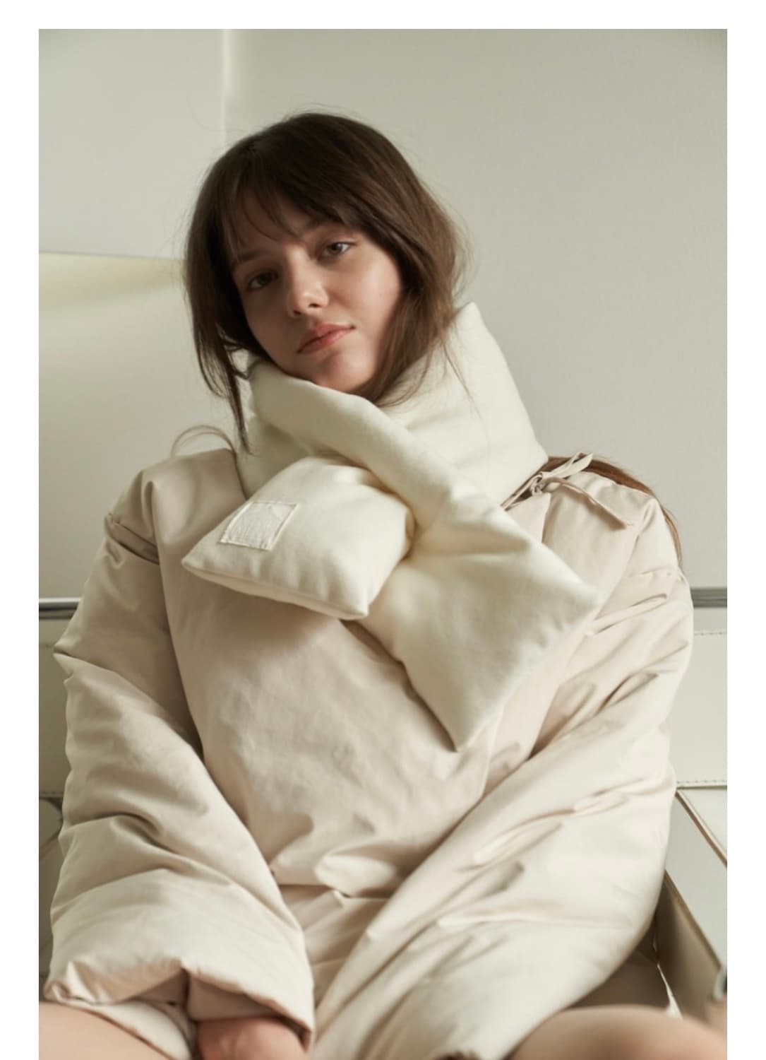 베뉴먼트 Pillow Scarf in Ivory 상품이미지1