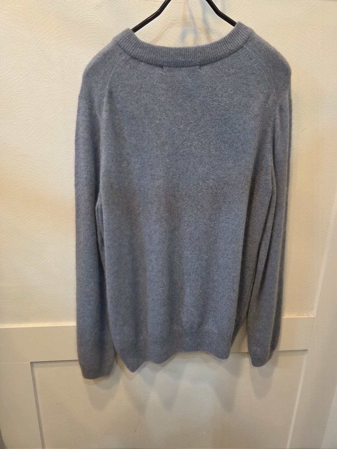 지 컷 라쿤 울 블루 컬러 레터링 니트 상품이미지5