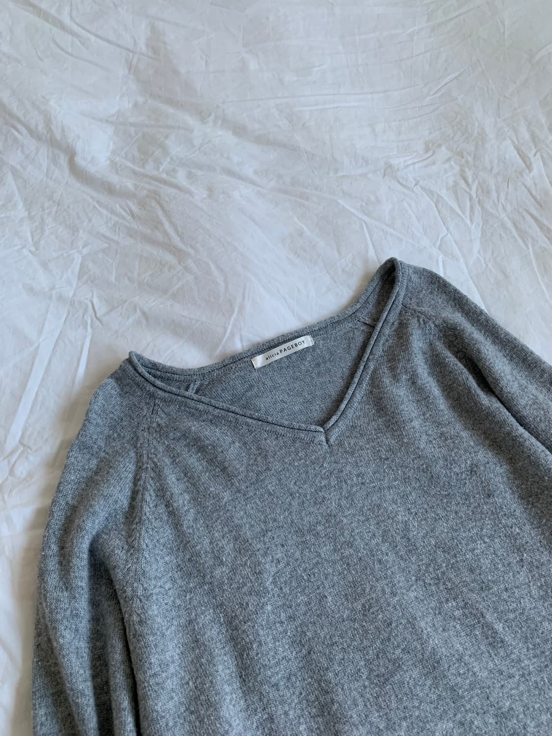 그레이 브이넥 니트 상품이미지3