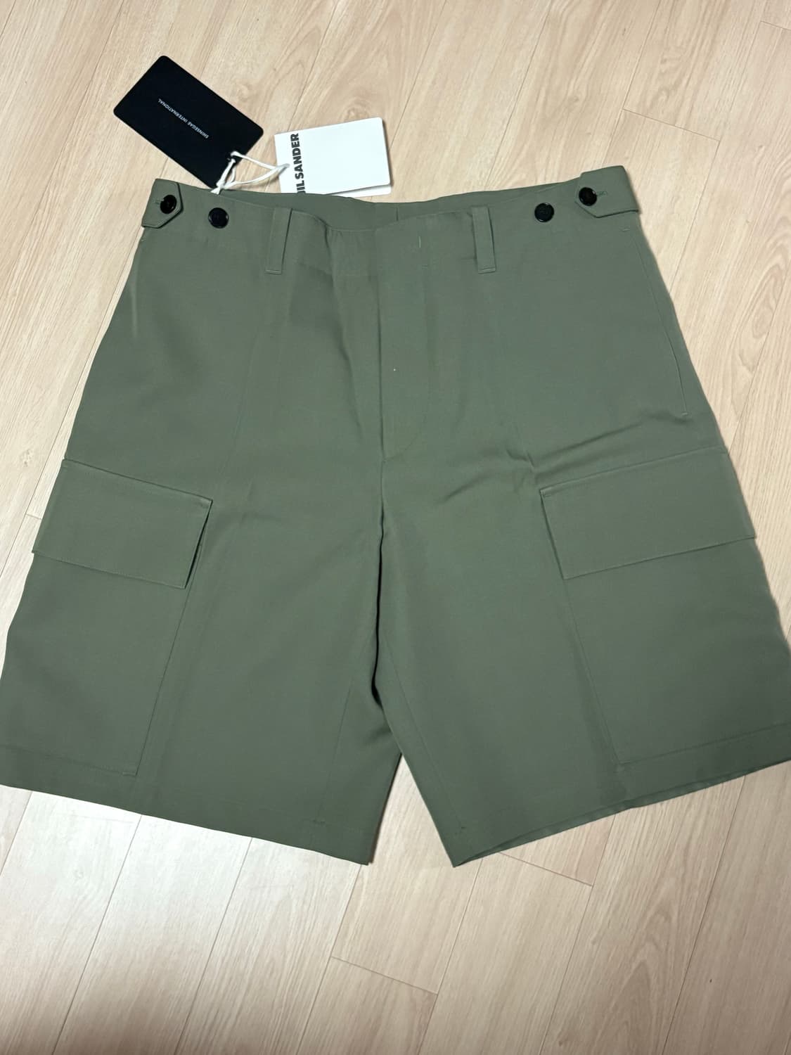 질샌더 카고 하프 팬츠 반바지 카키 컬러 판매 상품이미지1