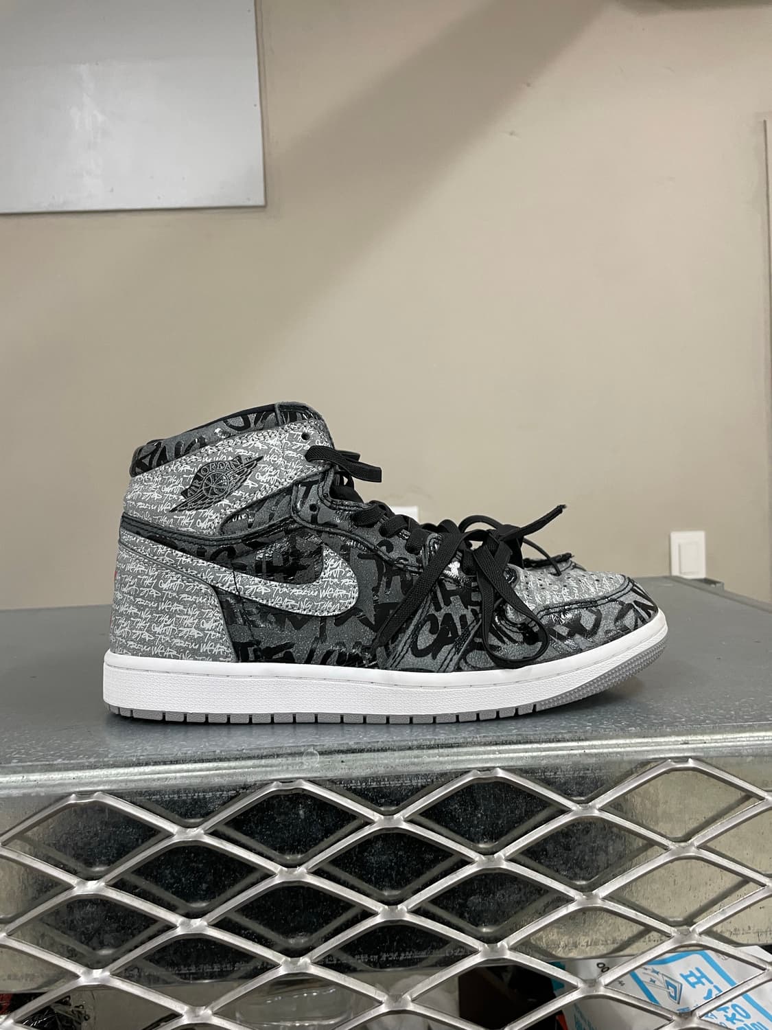 나이키 에어 조던 1 레트로 하이 OG 리벨리어네어 260 상품이미지4