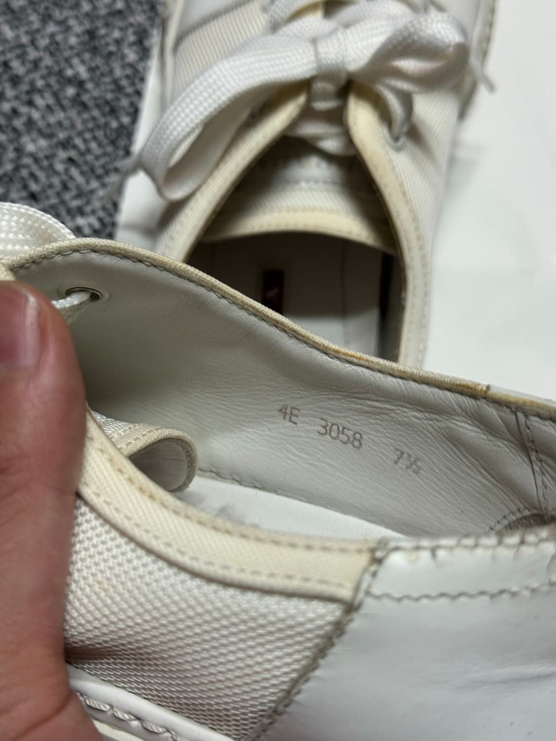 프라다 화이트스니커즈 상품이미지6