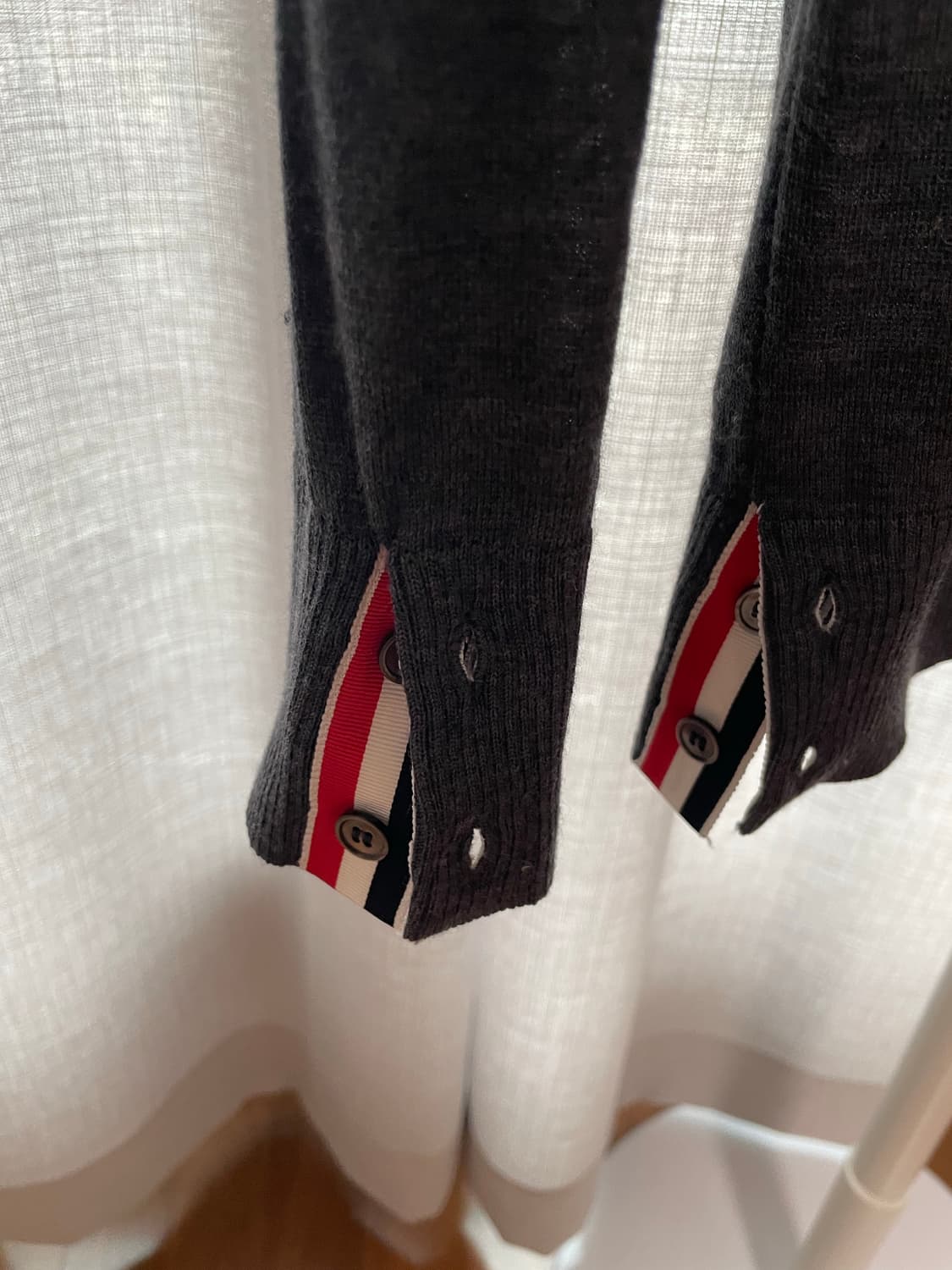 [S급] 톰브라운 백삼선 메리노울 가디건 상품이미지3