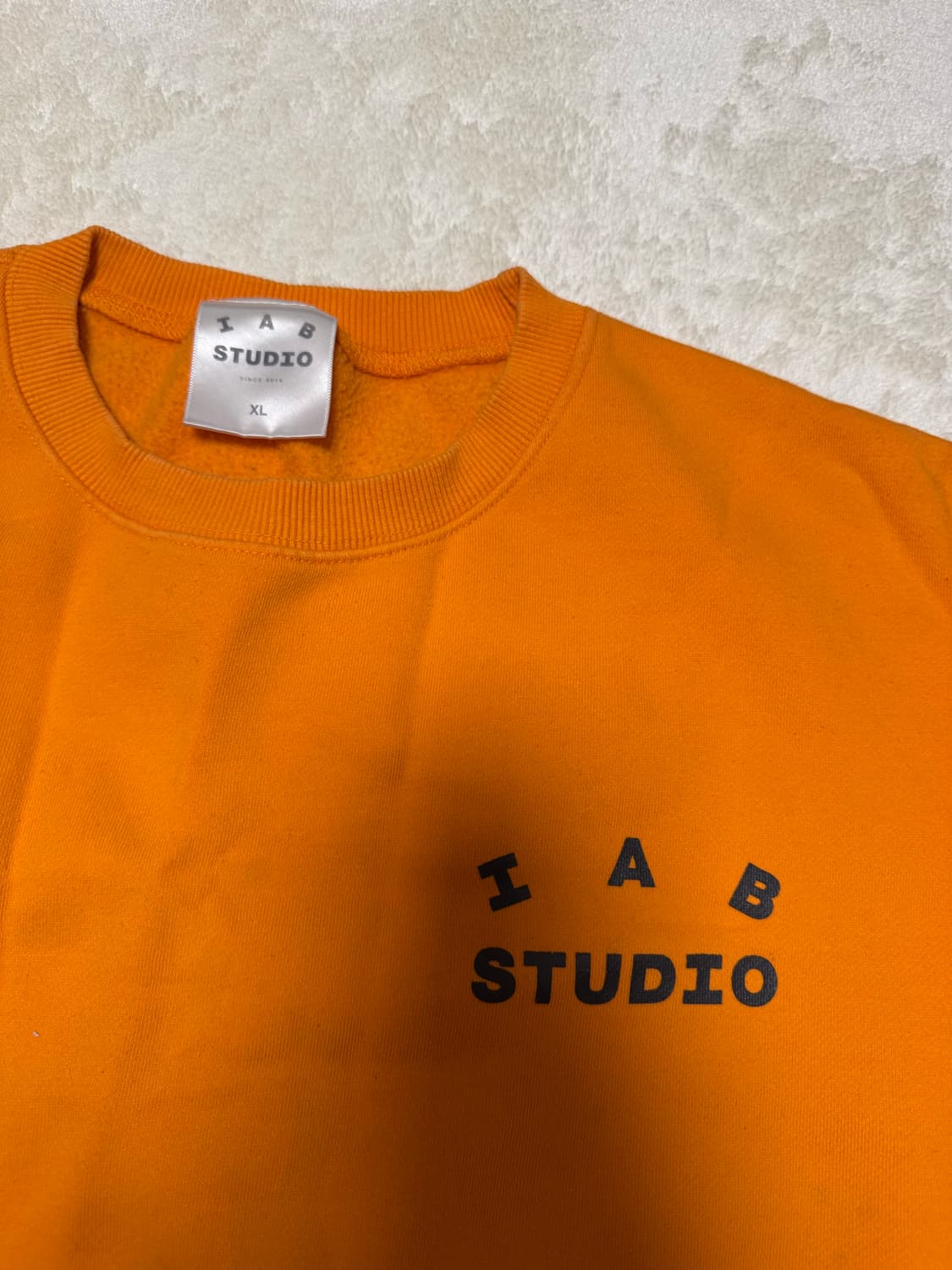 아이앱 x 두산 맨투맨 상품이미지3