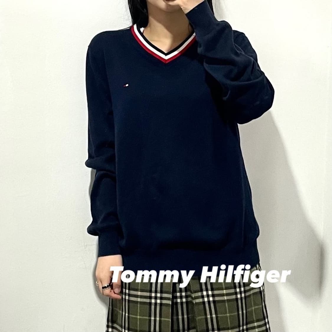 타미힐피거 로고 브이넥 니트 상품이미지1