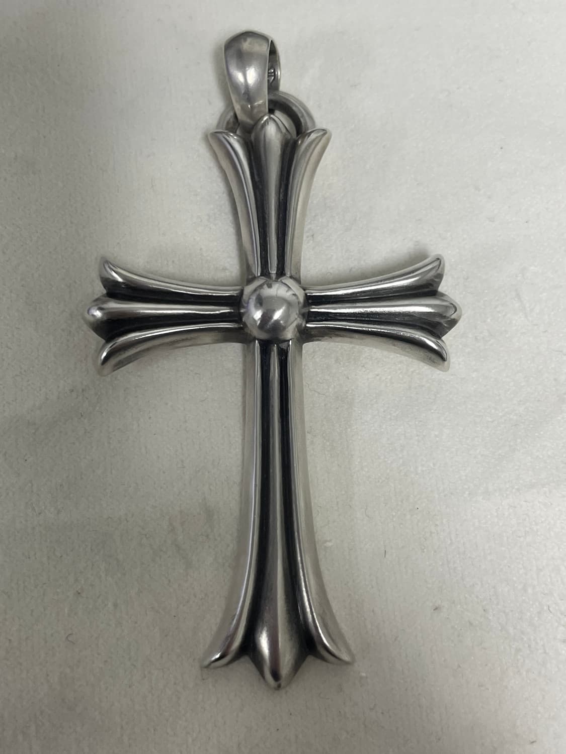 크롬하츠 라지 크로스 펜던트 위드 베일 상품이미지1