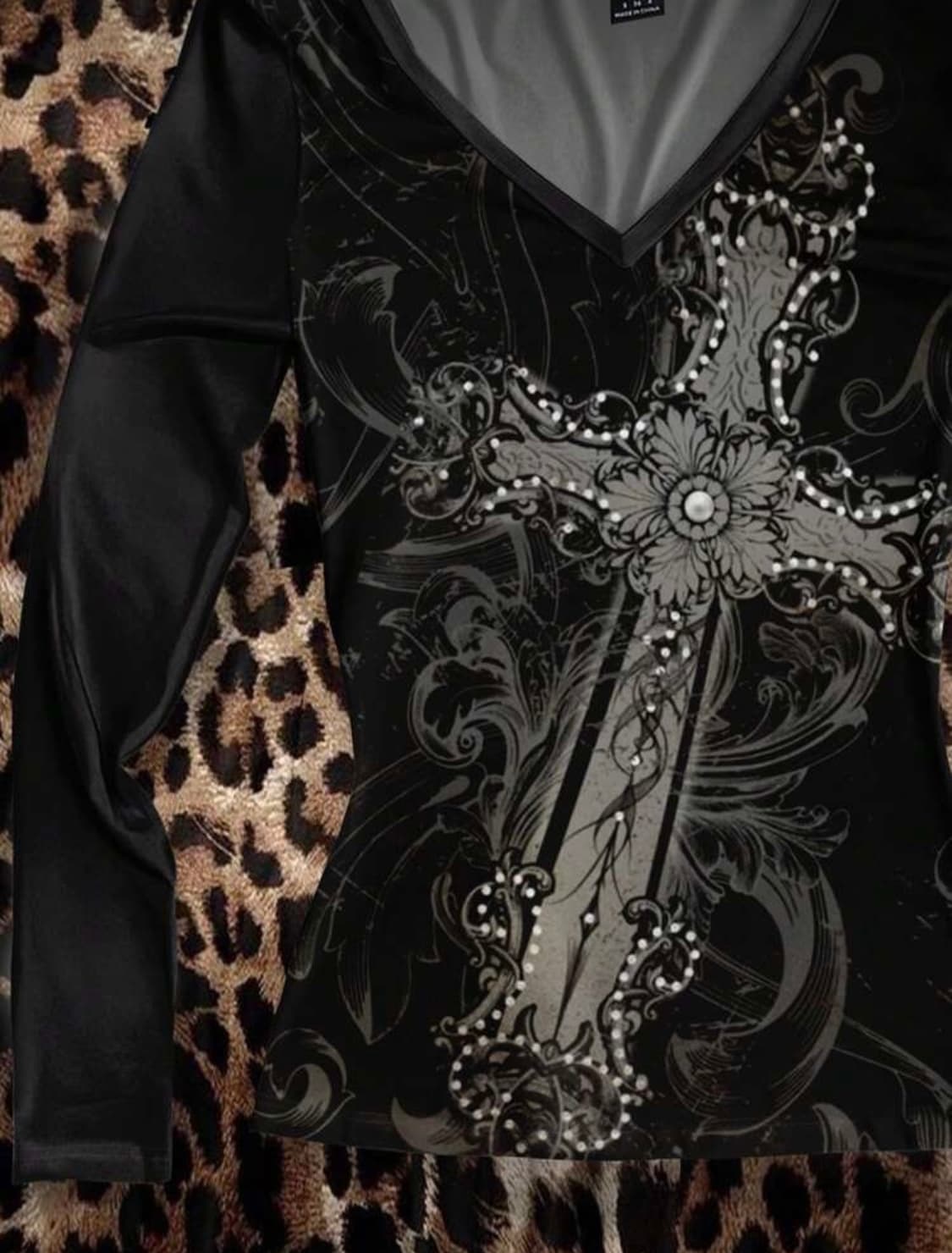 새상품) v넥 딱붙핏 십자가 무늬 롱슬리브 상품이미지3