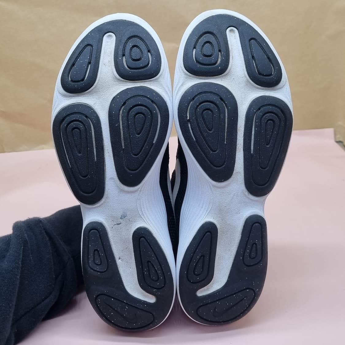 나이키 레볼루션4 여성운동화235 상품이미지3