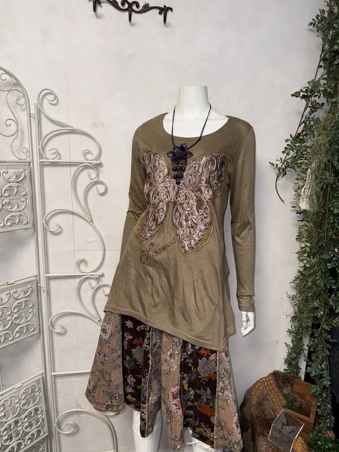 Khaki oriental butterfly unbalanced 긴팔티 상품이미지2