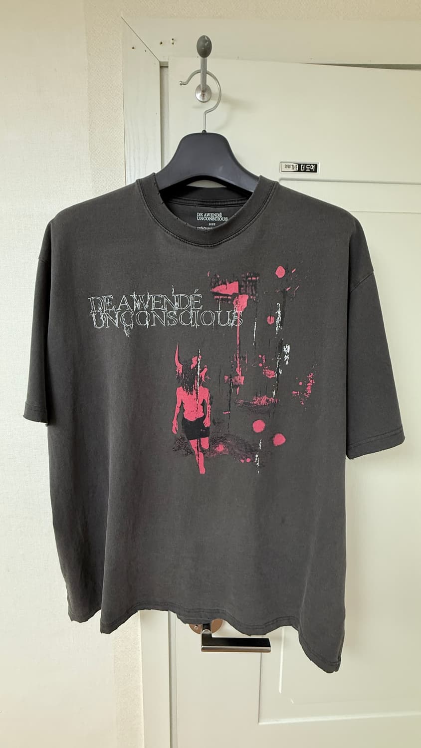 어웬드 레드 베일 티셔츠 다크그레이 상품이미지1