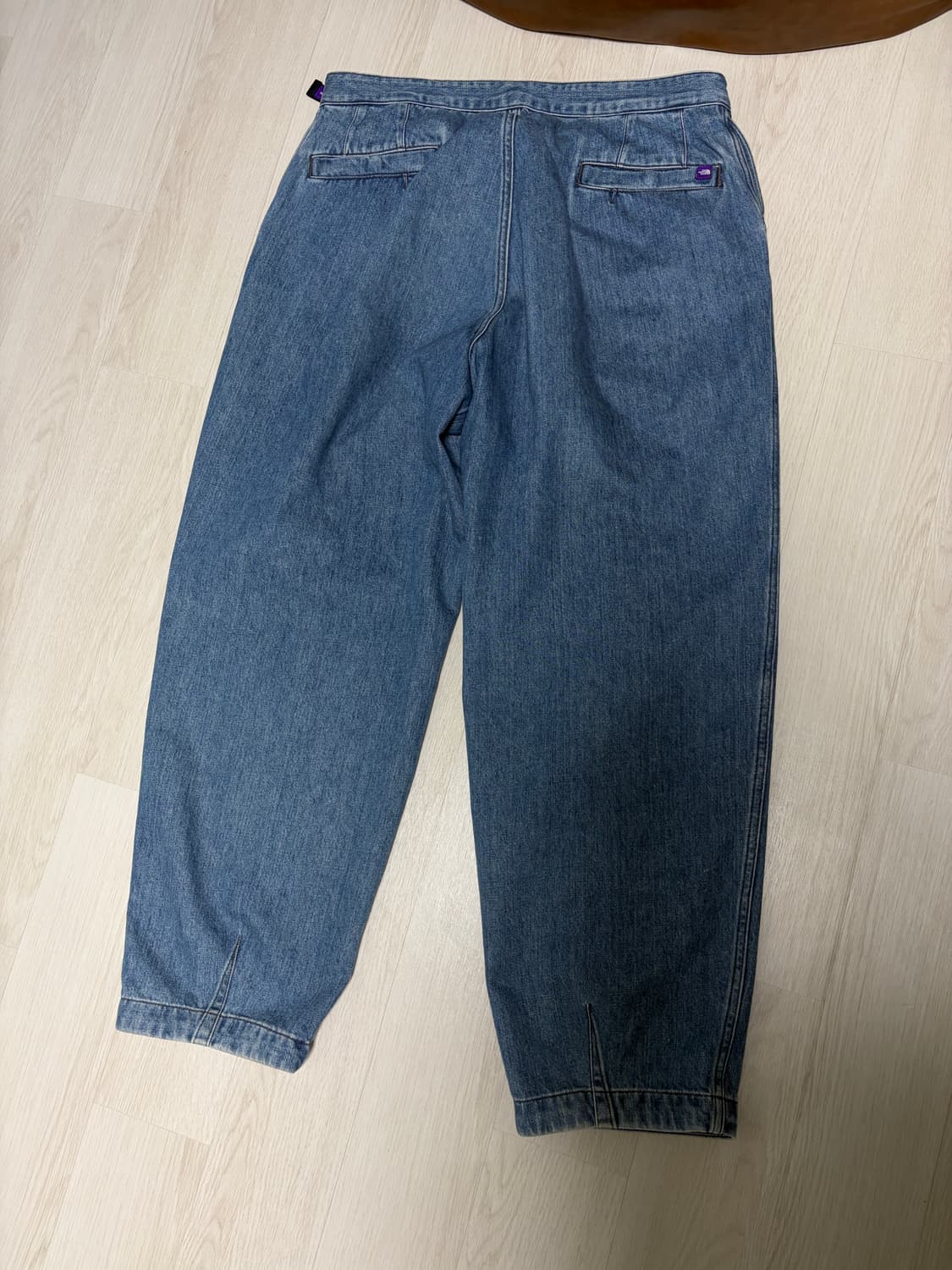 노스페이스 퍼플라벨 와이드 테이퍼드 데님 인디고 블리치 상품이미지2