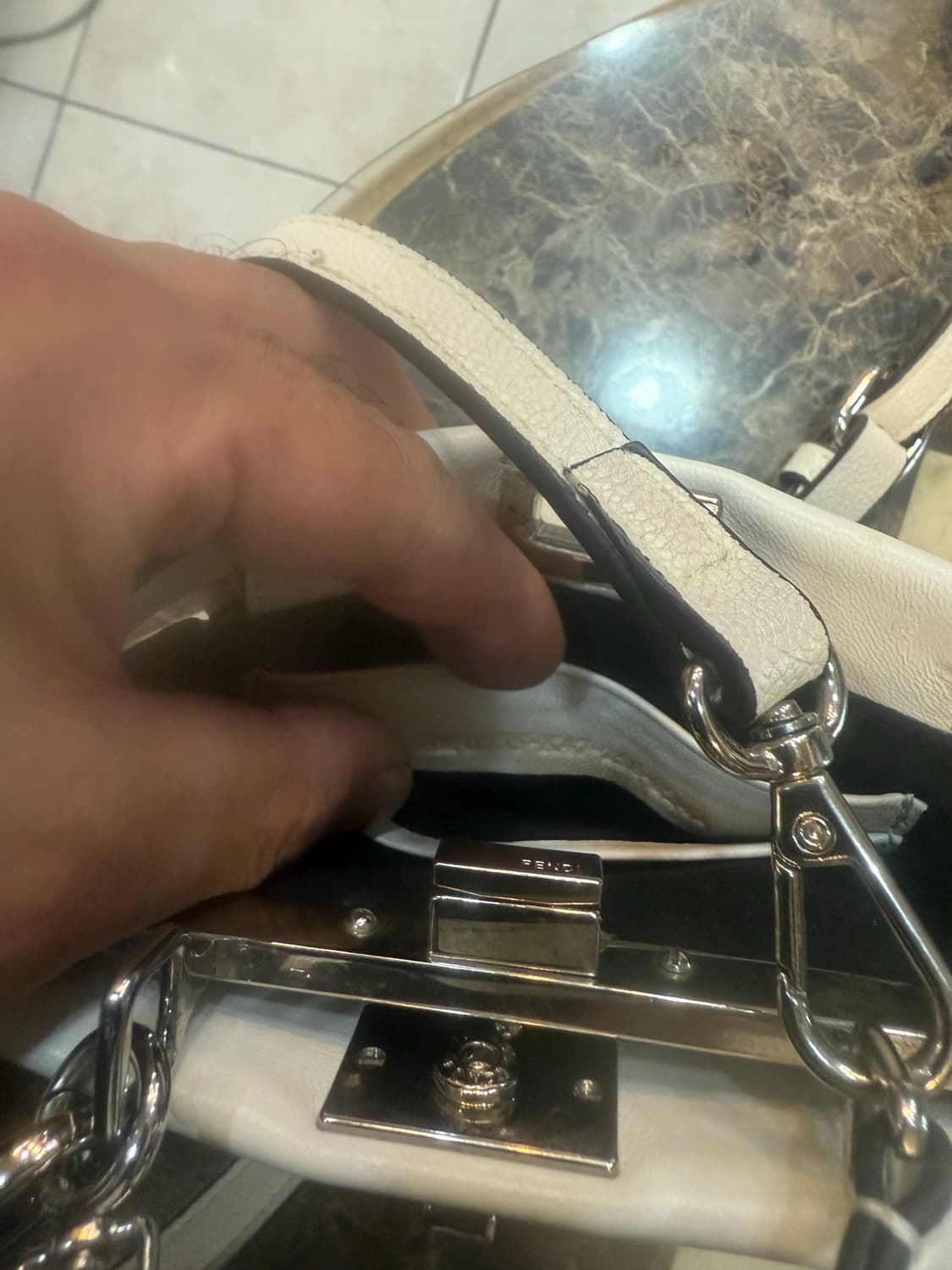 정품 펜디 마이크로 피카부 나노 미니 2way백 팝니다 상품이미지9